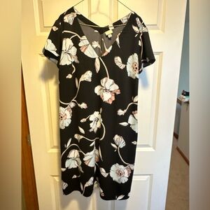 Navy/pale pink floral print knee-length short-sleeve dress with pockets, size L